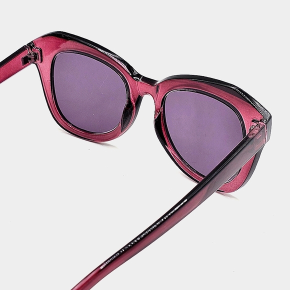 Mulberry Street Sun Reader - Picture 2 of 3